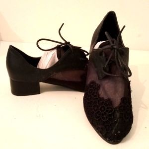 🎁 FREE GIFT INCLUDED 🎁NWOT Mesh Embroidered Shoes Square Heel Lace Up
